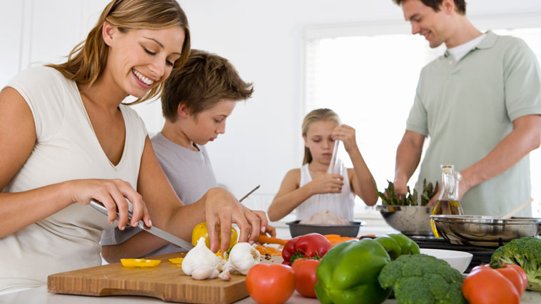 Family Eating Healthy - Northstar Chiropractic - Fargo ND